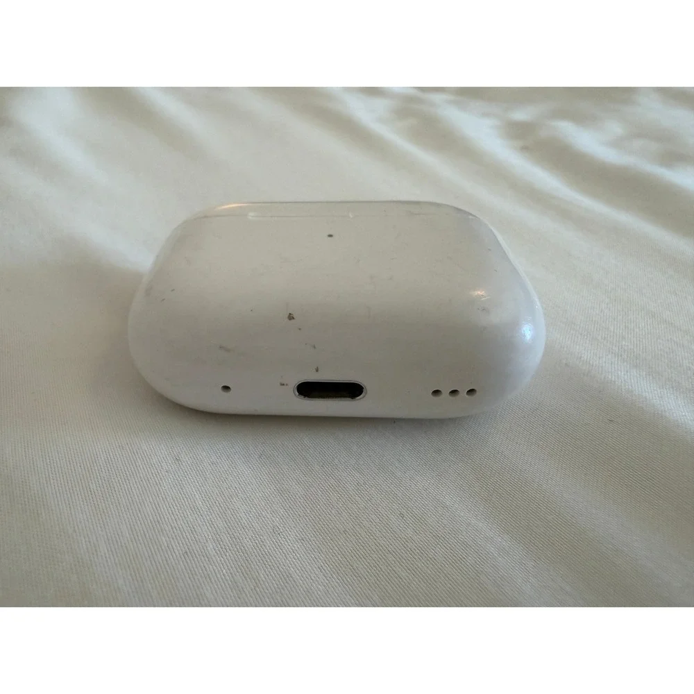 Apple AirPods Pro 2nd Gen Wireless Charging Case Only USB-C White A2968